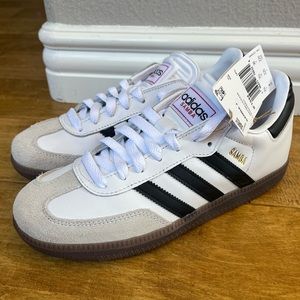 Big kids size 4 Adidas Samba indoor soccer shoes. Brand new with tags.